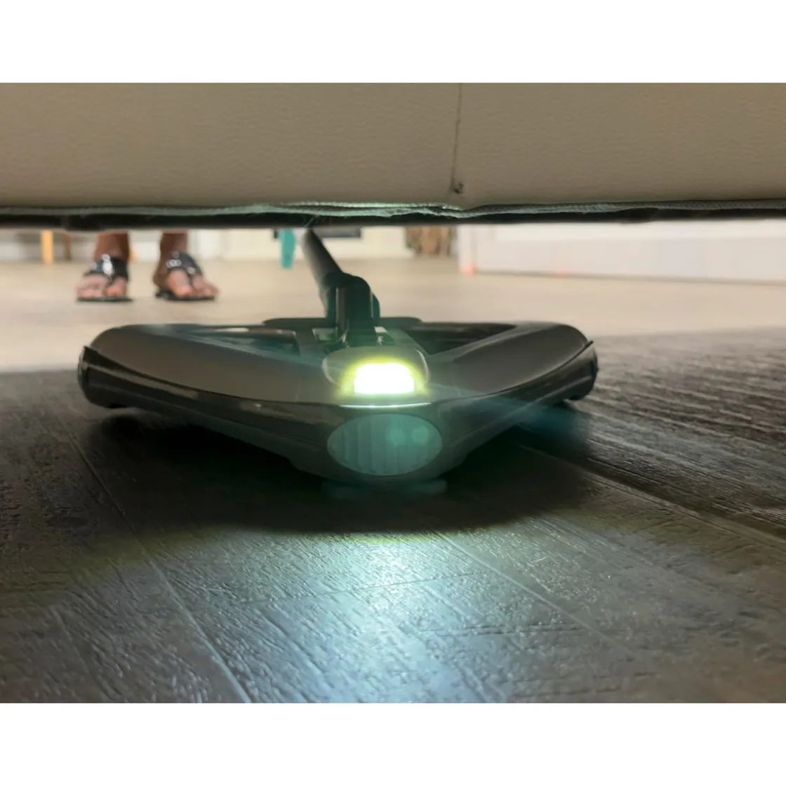 Wischer|Die moderne Hausfrau Akkubesen Livington Deeper Sweeper