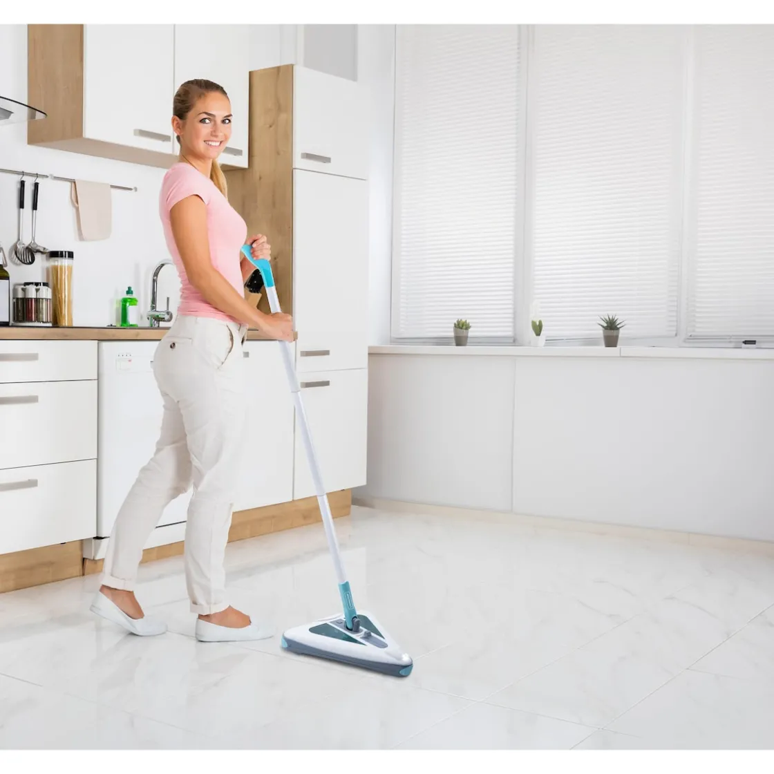 Wischer|Die moderne Hausfrau Akkubesen Livington Deeper Sweeper