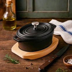 Töpfe|Die moderne Hausfrau Freyersbacher Mini Cocotte 12x8,5 cm Gusseisen, Kleiner Emaille Topf | Oval, mit Brett und Tuch