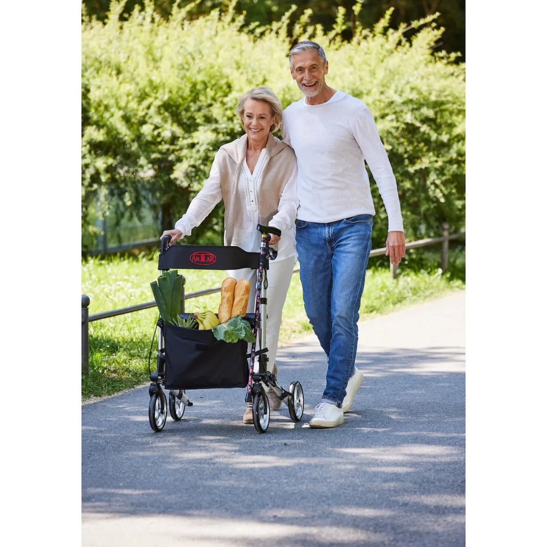 Rollatoren|Die moderne Hausfrau Leichtgewicht-Rollator Premium, Aluminium AT51006 + Transporttasche mit Rollen