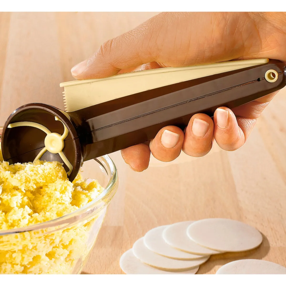 Die moderne Hausfrau Makronator groß