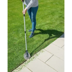 Geniale Gartenhelfer|Die moderne Hausfrau Rasenkantenroller „Cut“