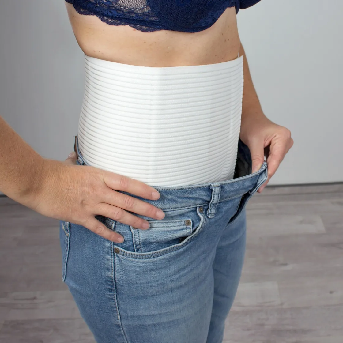 Bandagen·Geradehalter & Rückenstützgürtel|Die moderne Hausfrau Schlankgürtel Weiß