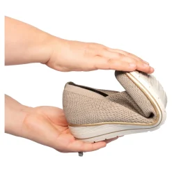 Slipper & Mokassins|Die moderne Hausfrau Slipper mit Keilabsatz „Federleicht“ taupe