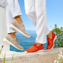 Slipper & Mokassins|Die moderne Hausfrau Slipper mit Keilabsatz „Federleicht“ taupe