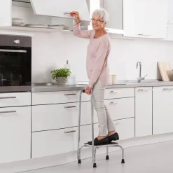 Trittleitern|Trittleitern|Die moderne Hausfrau Trittstufe mit Haltebügel